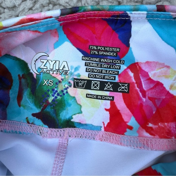 ZYIA floral hustle shorts Size XS - Picture 3 of 5